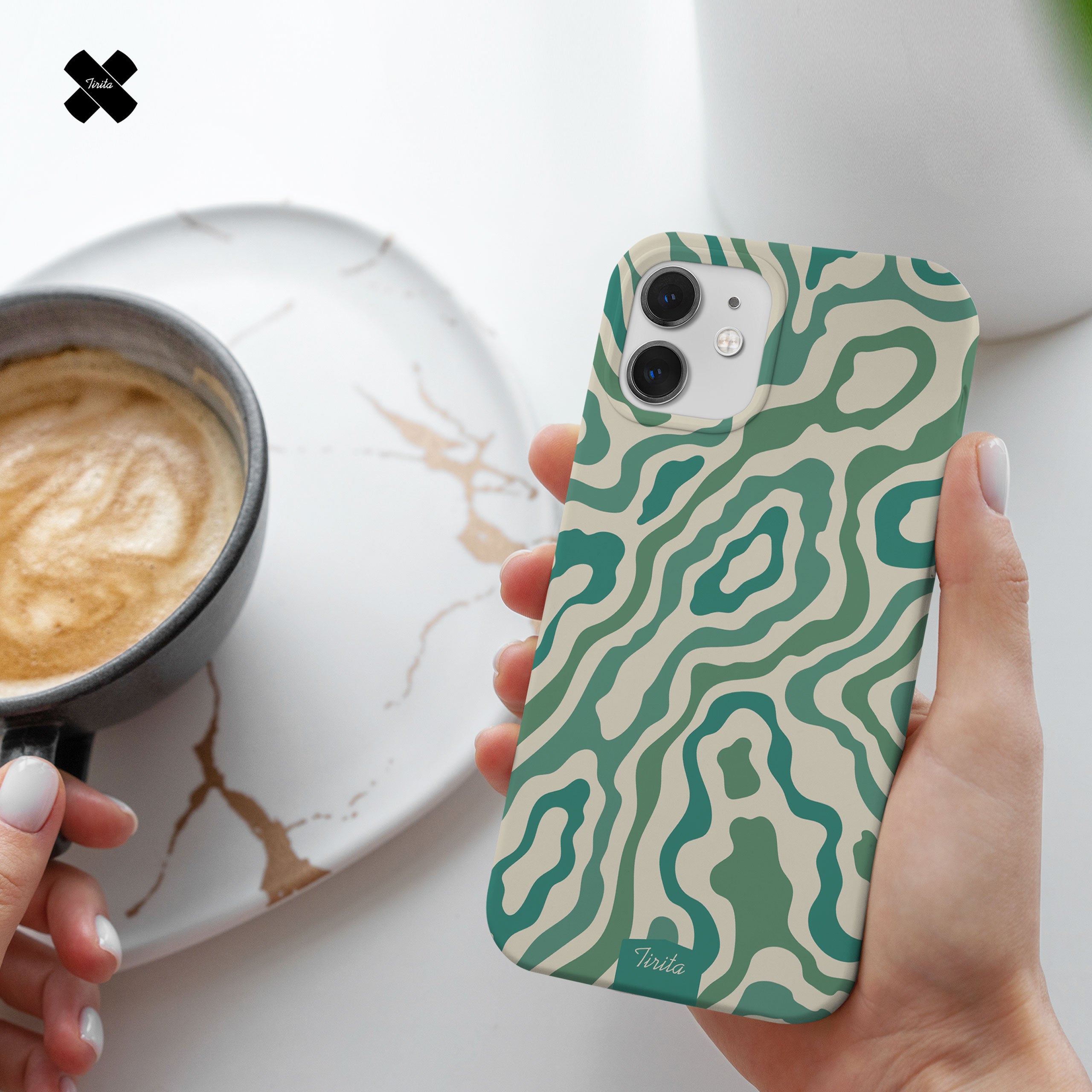 Hard Phone Case Troubled Waves Retro Green